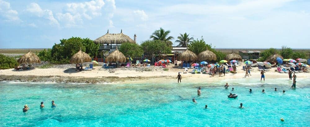 Enjoy a lively getaway with our boat rental for small groups to Klein Curacao—swim, relax on sandy beaches with colorful umbrellas and palm trees. Local rate per person is just 135.- ANG! Book your adventure today under the tropical blue sky.