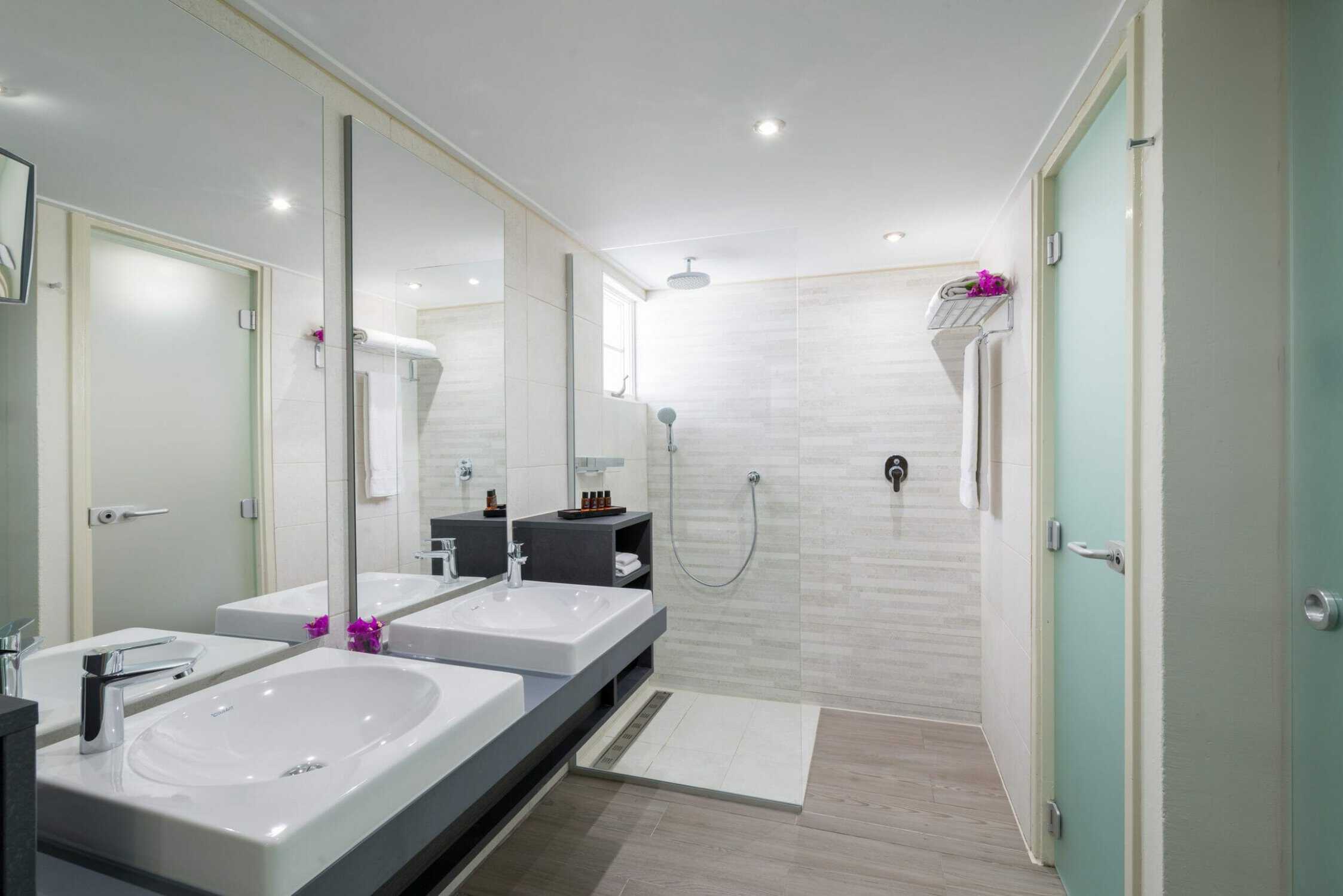 Experience Luxury at the Royal Beachfront 3-Bedroom Apartment in Curaçao