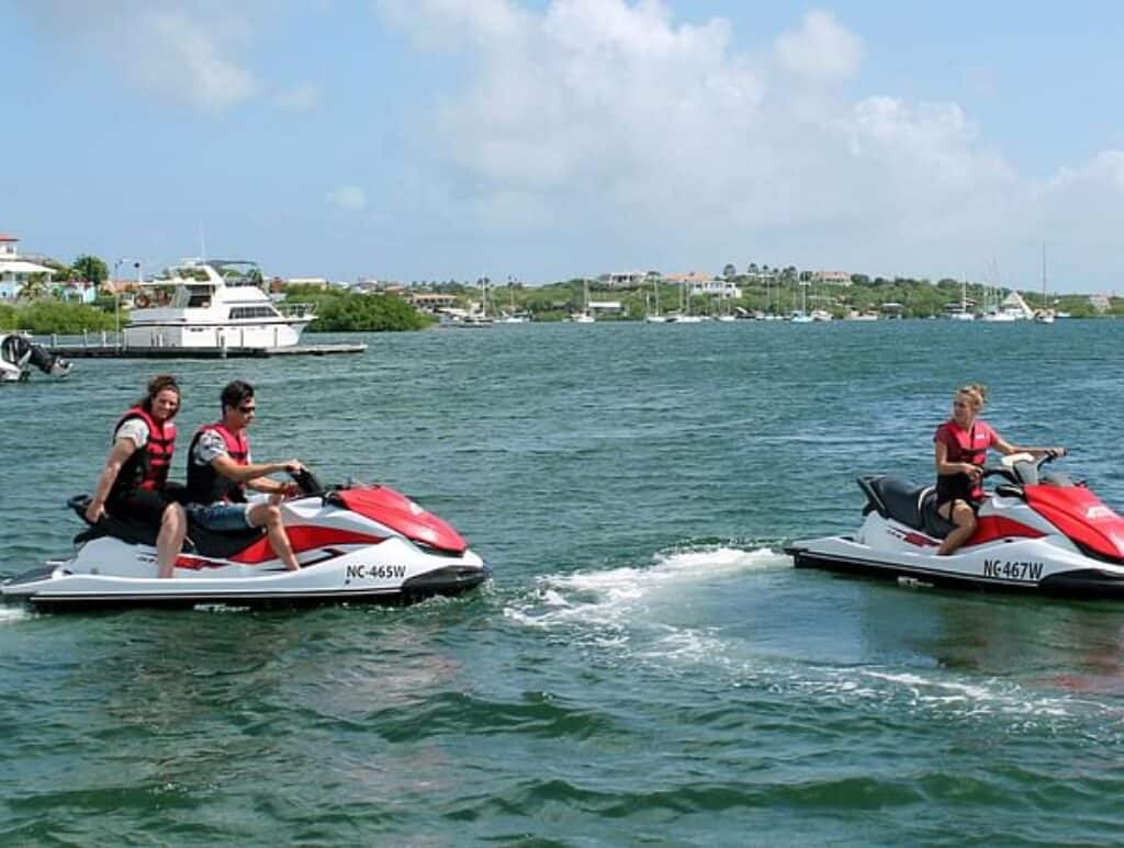 Curacao is renowned for its stunning beaches, vibrant marine life, and thrilling water sports. If you're seeking an unforgettable experience on the island, look no further than the Jet Ski Adventure along Curacao's East Coast. At CuracaoTodo.com, we provide the most comprehensive information for tourists, ensuring you make the most of your visit to this Caribbean paradise. Let's dive into the details of this exciting excursion.