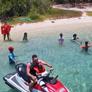 Verken de kustlijn van Curaçao met een spannende jetskitour in Piscaderabaai
