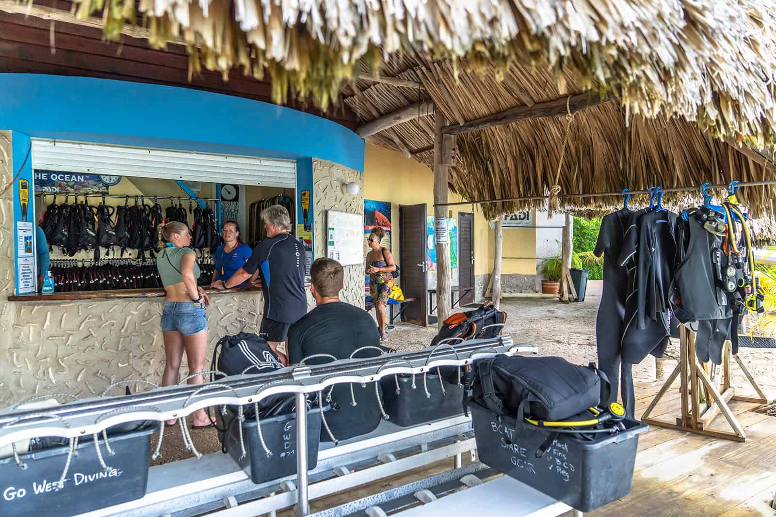Huur vinnen voor een onvergetelijke duikervaring op Curaçao