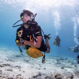 Schoonmaakduik op Curaçao: Doe mee aan de missie om onze oceanen schoon te houden