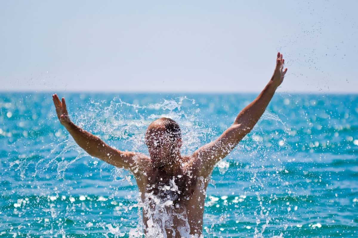 Can you swim in the ocean in Curaçao