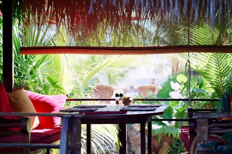 Is it rude to tip in Curaçao