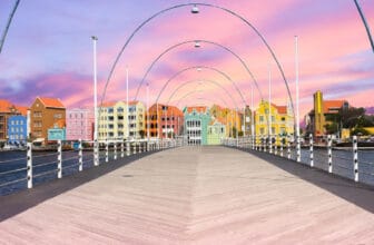 What is Curaçao best known for