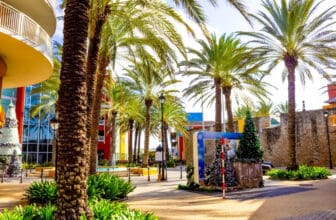 Why is Curaçao famous