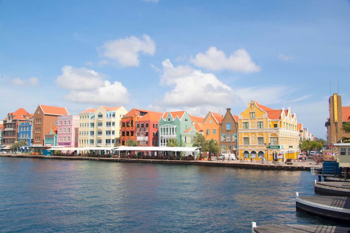 living in curacao