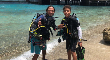 Shore Guided Dive in Curaçao: Explore the Underwater Wonders